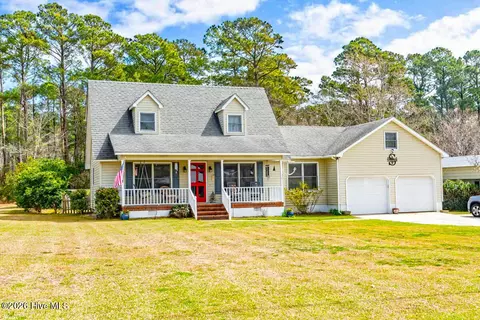 915 Sunset Blvd, Newport, NC 28570