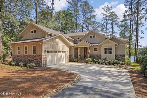 65 Lakeview Dr, Whispering Pines, NC 28327