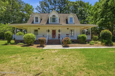 2610 River Chase Dr, Greenville, NC 27858