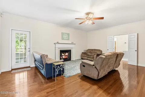 Living - 408 Jefferson St, Hamlet, NC 28345 photo 3 of 3