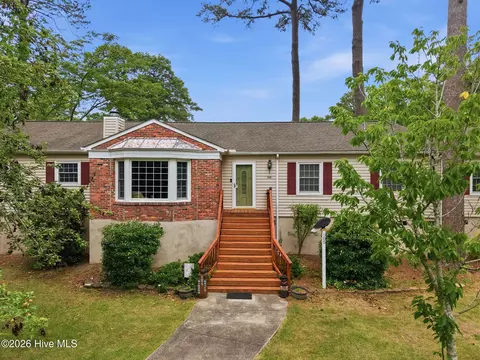 105 Harbor Dr, Washington, NC 27889