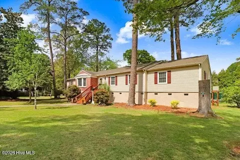 105 Harbor Dr, Washington, NC 27889