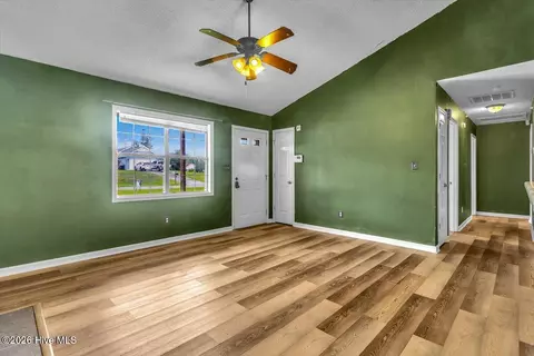 Living - 134 Parnell Rd, Hubert, NC 28539 photo 2 of 4
