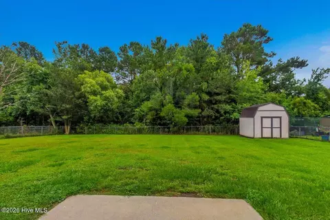 Exterior - 134 Parnell Rd, Hubert, NC 28539 photo 3 of 4