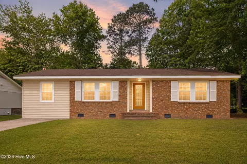 616 S Orange St, Wallace, NC 28466