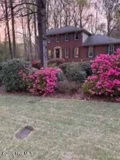 3975 White Oak Ln SW, Lilburn, GA 30047