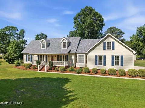 3190 Fox Run Cir, Kinston, NC 28504