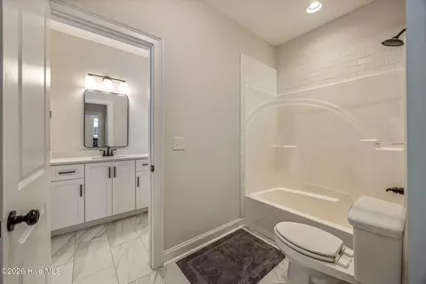 Bath - 827 Whitney Shoals Rd, Evans, GA 30809 photo 3 of 11