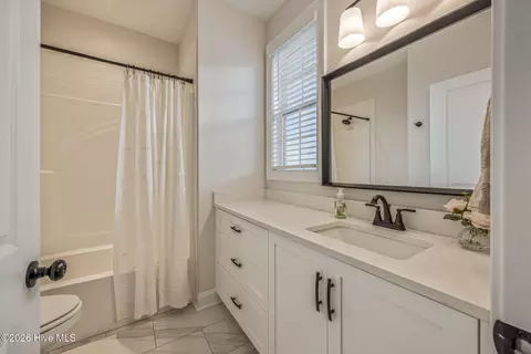 Bath - 827 Whitney Shoals Rd, Evans, GA 30809 photo 1 of 11