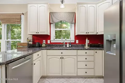Kitchen - 74 Hannah Dr, Chocowinity, NC 27817 photo 3 of 4