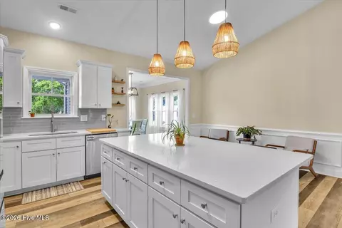 Kitchen - 172 Lea Dr, Hampstead, NC 28443 photo 5 of 7