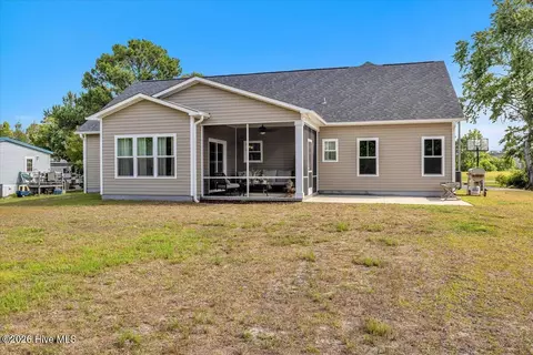 Exterior - 172 Lea Dr, Hampstead, NC 28443 photo 2 of 10