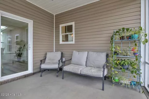 Exterior - 172 Lea Dr, Hampstead, NC 28443 photo 4 of 10