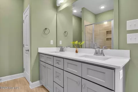 Bath - 172 Lea Dr, Hampstead, NC 28443 photo 1 of 4