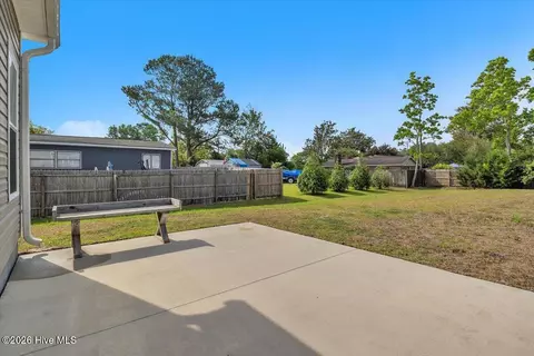 Exterior - 172 Lea Dr, Hampstead, NC 28443 photo 7 of 10