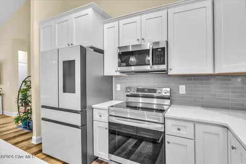 Kitchen - 172 Lea Dr, Hampstead, NC 28443 photo 7 of 7