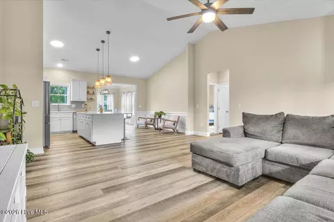 Entry Way - 172 Lea Dr, Hampstead, NC 28443 photo 1 of 2