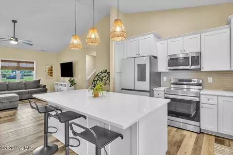 Kitchen - 172 Lea Dr, Hampstead, NC 28443 photo 3 of 7