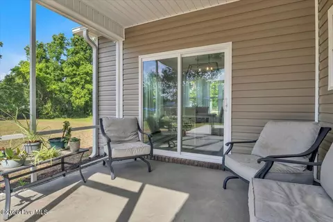 Exterior - 172 Lea Dr, Hampstead, NC 28443 photo 6 of 10