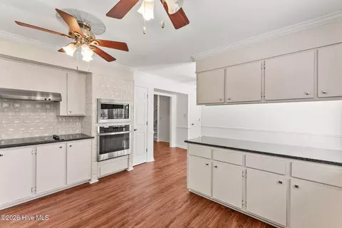 Kitchen - 3546 Pebble Beach Dr, Martinez, GA 30907 photo 4 of 6