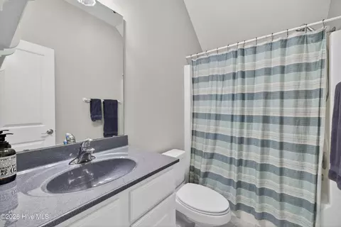 Bath - 134 Wild Berry Ln, Hampstead, NC 28443 photo 5 of 6