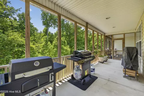 Exterior - 134 Wild Berry Ln, Hampstead, NC 28443 photo 5 of 10