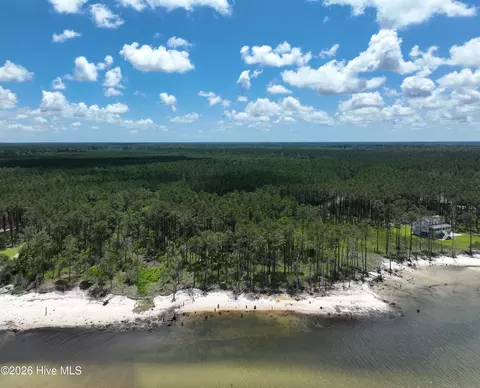 137 Bluefin Ct, Beaufort, NC 28516