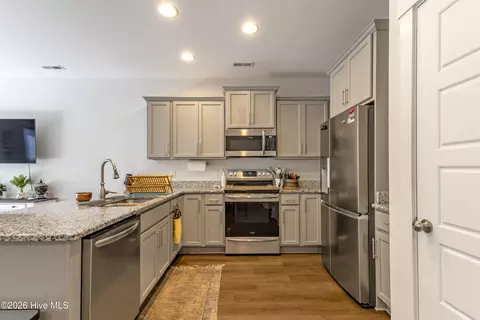 152 Aspen Rd, Hampstead, NC 28443 photo 9