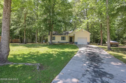 116 Live Oak Dr, Jacksonville, NC 28540