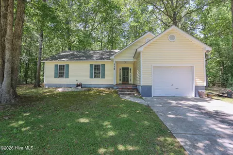 116 Live Oak Dr, Jacksonville, NC 28540