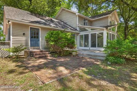 Exterior - 100 Wedge Rd, Hampstead, NC 28443 photo 9 of 17