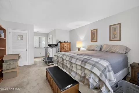 Bedroom - 100 Wedge Rd, Hampstead, NC 28443 photo 6 of 7