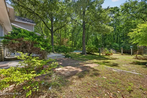 Exterior - 100 Wedge Rd, Hampstead, NC 28443 photo 11 of 17