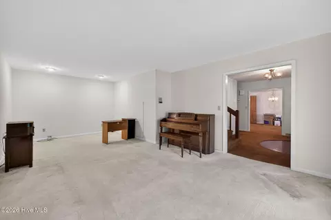 Living - 100 Wedge Rd, Hampstead, NC 28443 photo 2 of 3