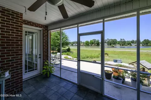 Exterior - 5711 Sloop Ct, New Bern, NC 28560 photo 4 of 15