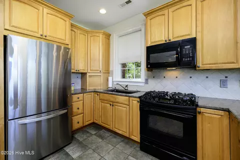 Kitchen - 5711 Sloop Ct, New Bern, NC 28560 photo 2 of 6