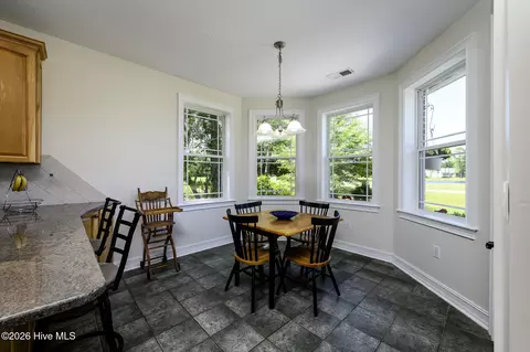 Dining - 5711 Sloop Ct, New Bern, NC 28560 photo 3 of 4