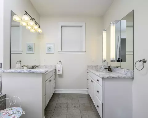 Bath - 5711 Sloop Ct, New Bern, NC 28560 photo 2 of 5