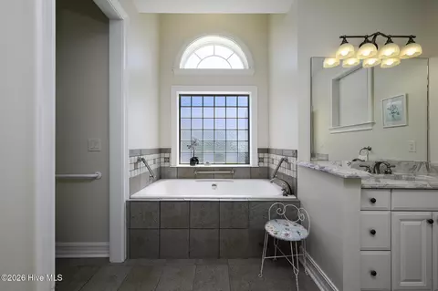Bath - 5711 Sloop Ct, New Bern, NC 28560 photo 1 of 5