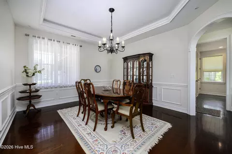 Dining - 5711 Sloop Ct, New Bern, NC 28560 photo 2 of 4