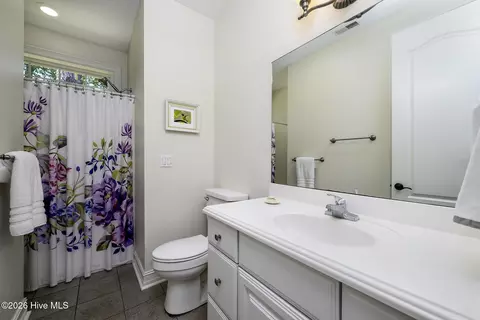 Bath - 5711 Sloop Ct, New Bern, NC 28560 photo 4 of 5