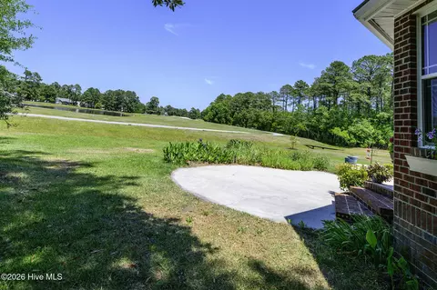 Exterior - 5711 Sloop Ct, New Bern, NC 28560 photo 11 of 15