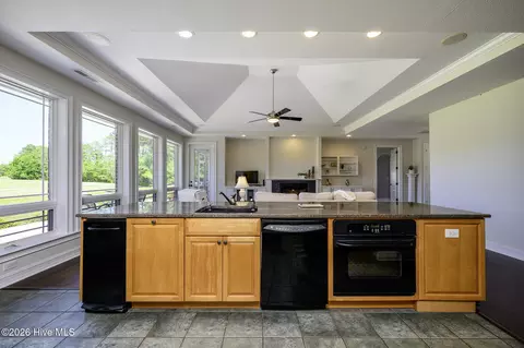 Kitchen - 5711 Sloop Ct, New Bern, NC 28560 photo 6 of 6