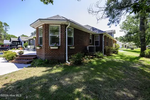 Exterior - 5711 Sloop Ct, New Bern, NC 28560 photo 10 of 15