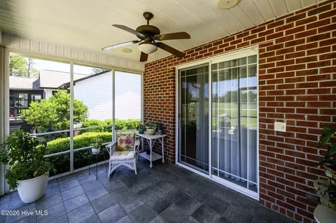Exterior - 5711 Sloop Ct, New Bern, NC 28560 photo 7 of 15