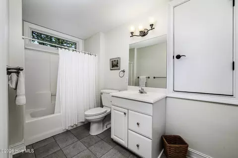 Bath - 5711 Sloop Ct, New Bern, NC 28560 photo 5 of 5