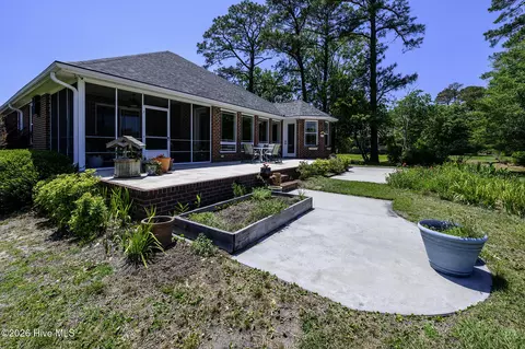 Exterior - 5711 Sloop Ct, New Bern, NC 28560 photo 1 of 15