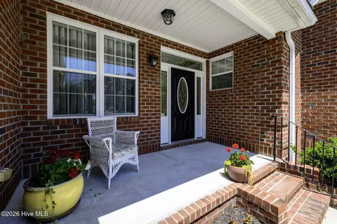 Exterior - 5711 Sloop Ct, New Bern, NC 28560 photo 3 of 15
