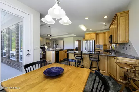 Dining - 5711 Sloop Ct, New Bern, NC 28560 photo 4 of 4
