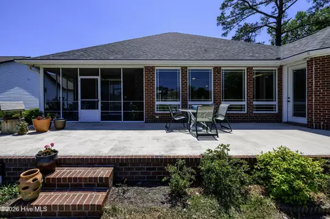 Exterior - 5711 Sloop Ct, New Bern, NC 28560 photo 9 of 15
